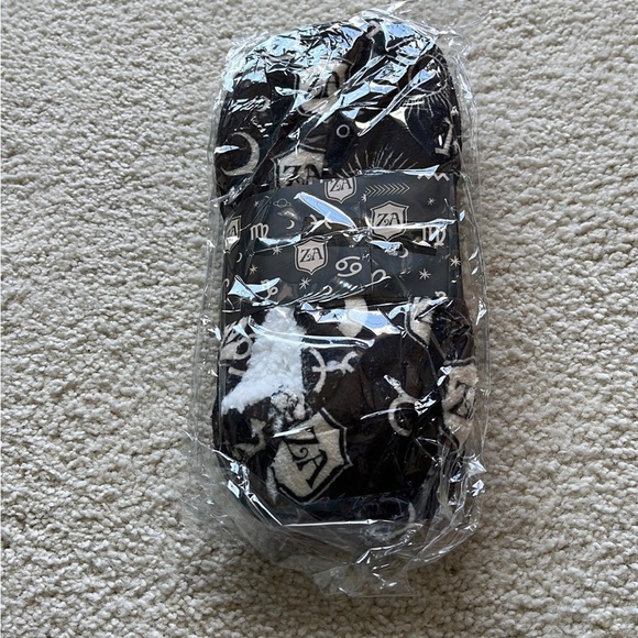 Zodiac Academy slipper socks - Picture 2 of 2